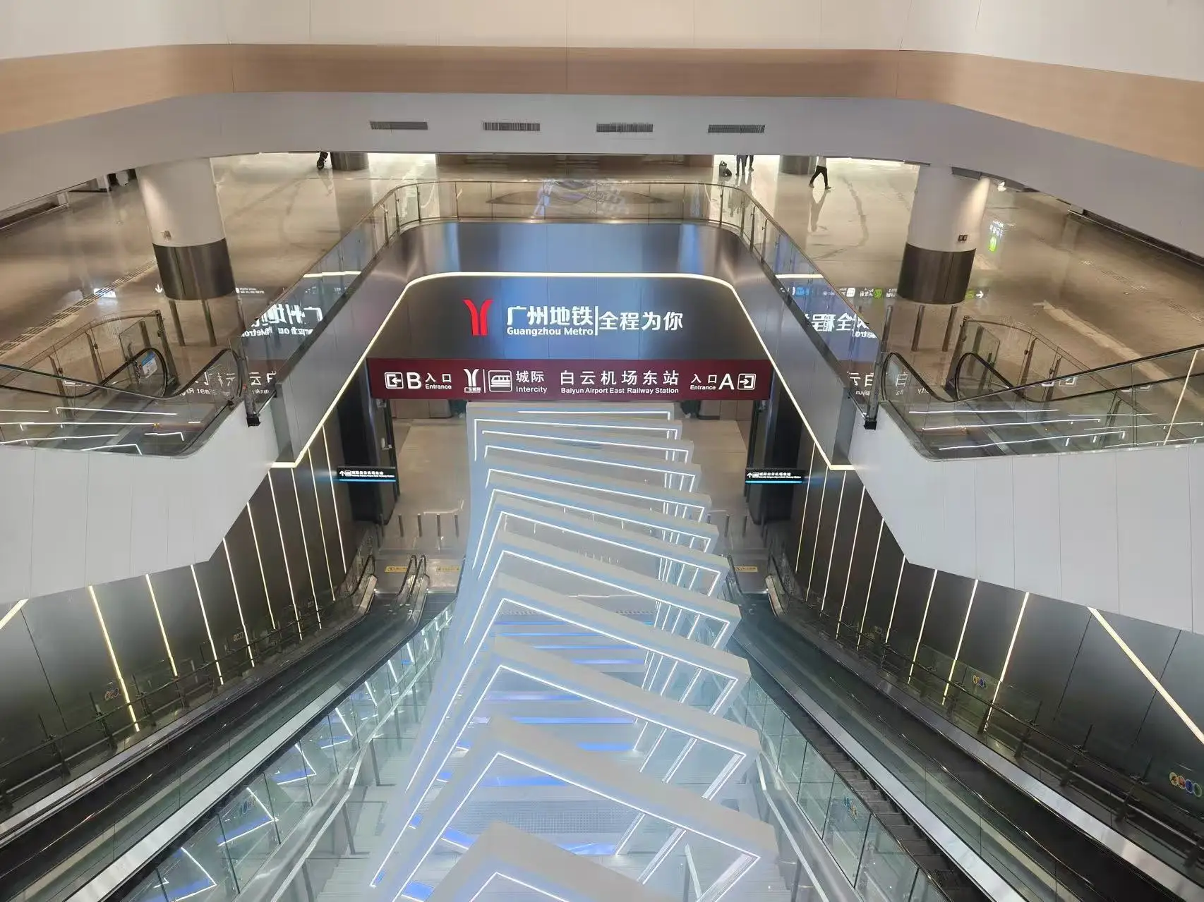 广州东环城际白云机场东站今日开通