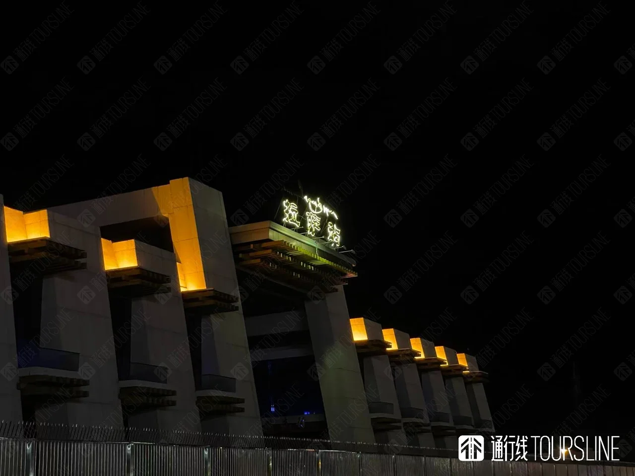 在这座车站坐车，官方让你先上车后补票