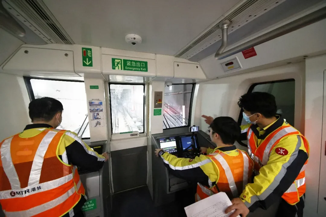 深圳地铁13号线二期北延全线热滑试验顺利结束