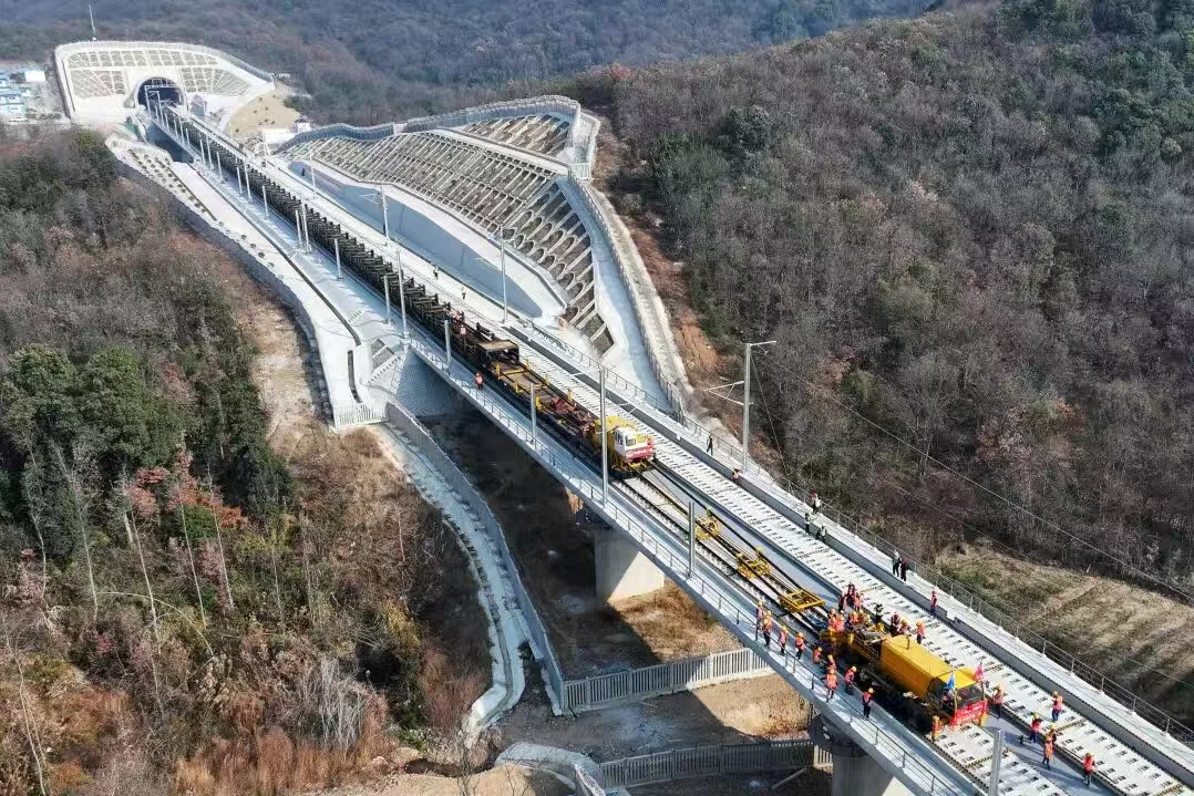 昌九高铁进入全线铺轨阶段