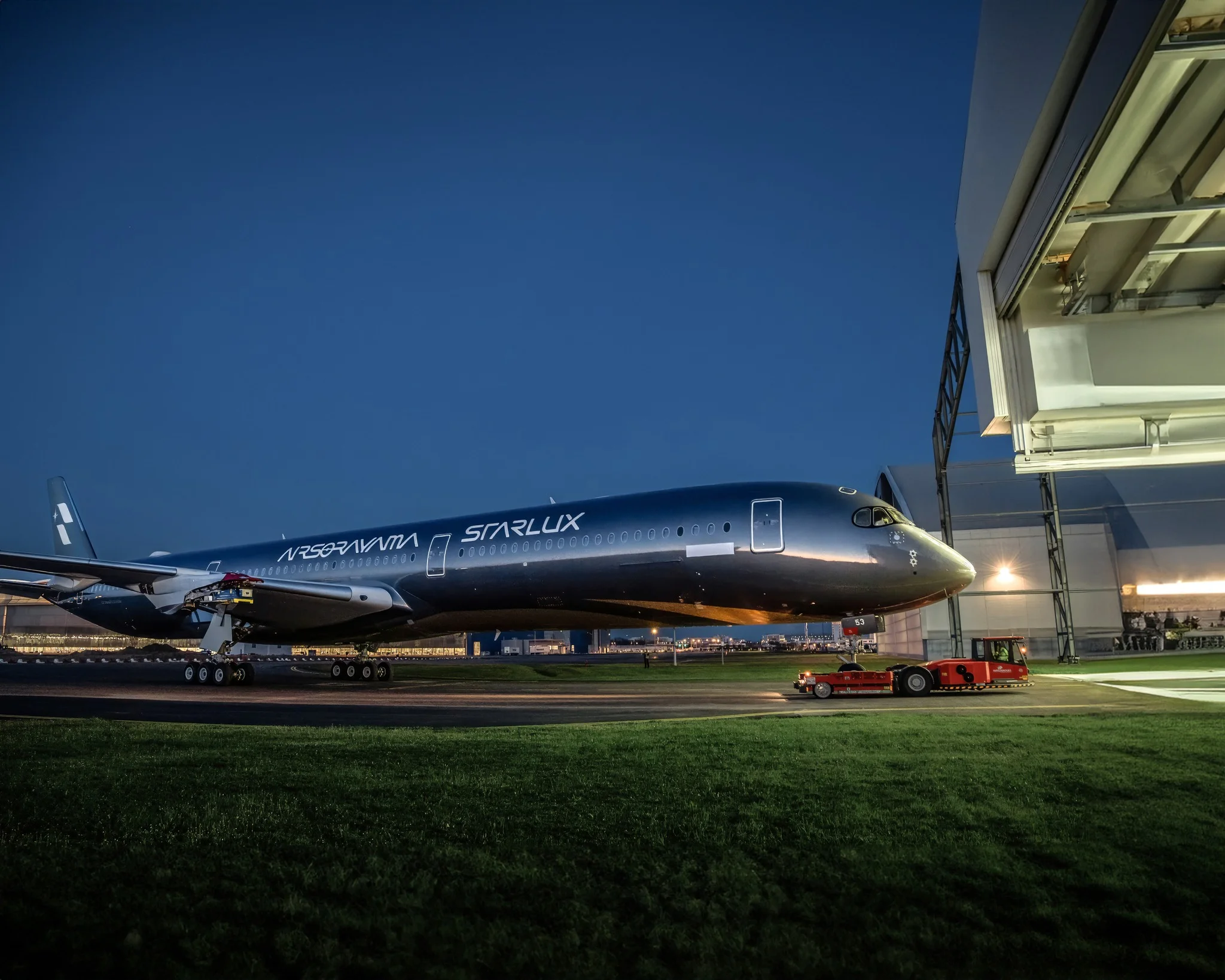 星宇航空全银联名A350-1000完成涂装