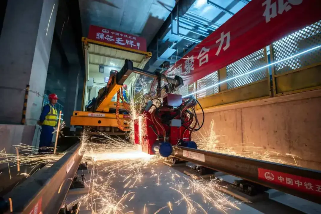 上海地铁22号线全线轨通