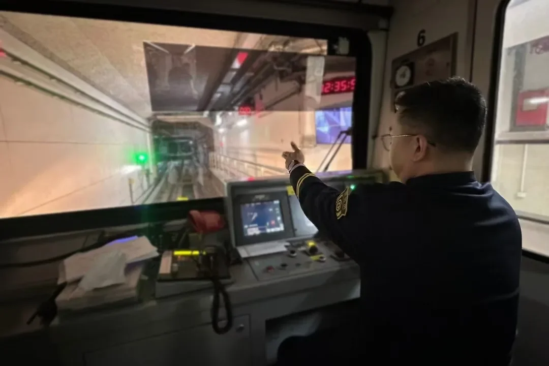 北京地铁1号线支线完成冷热滑试验