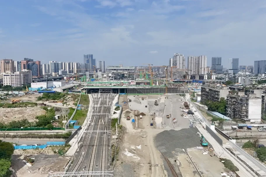成渝中线高铁全线41座隧道全部贯通
